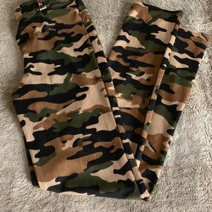 Camo “fit my leggings”. Sz med   New
